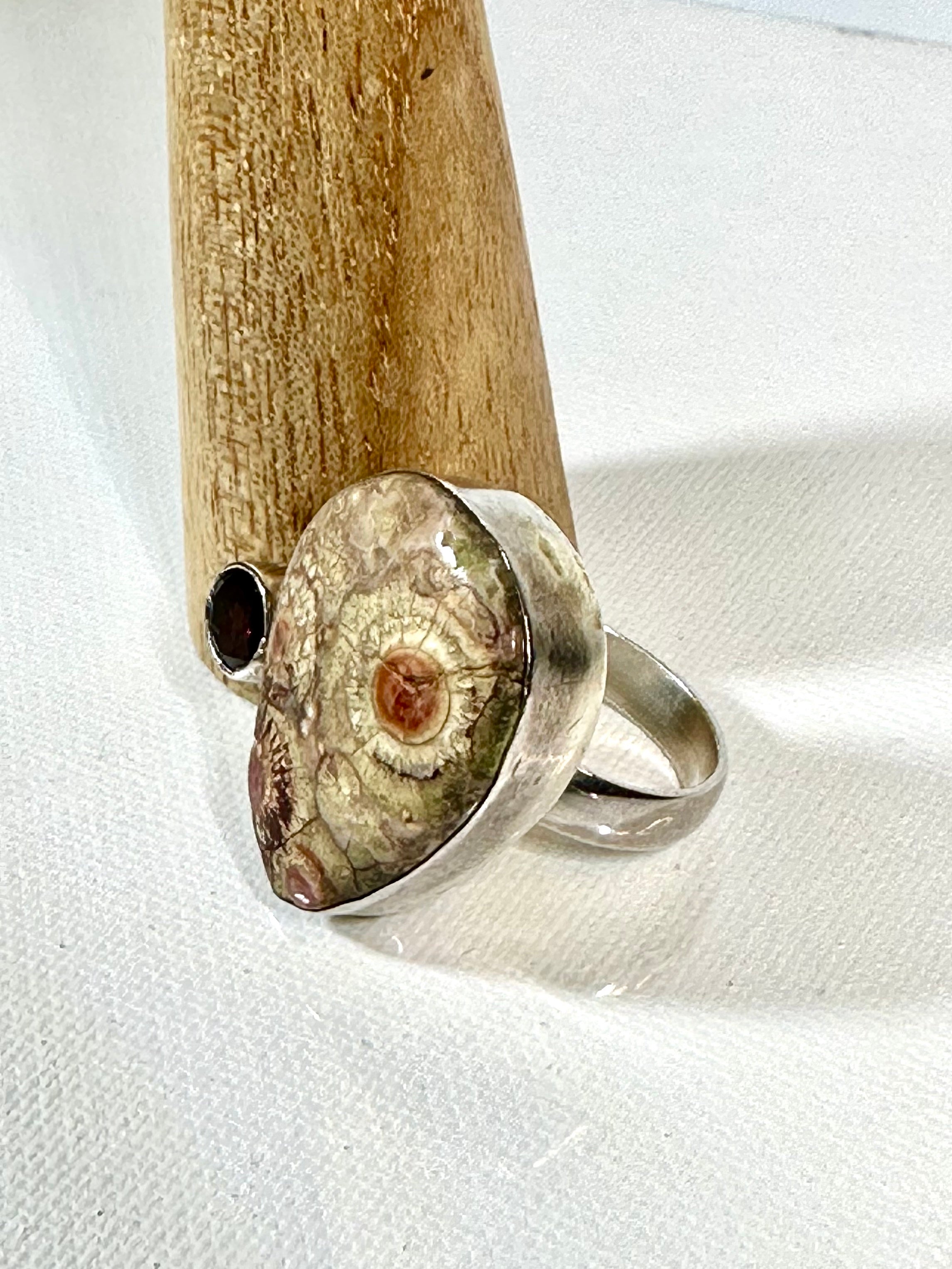 Ring Shell w/garnet